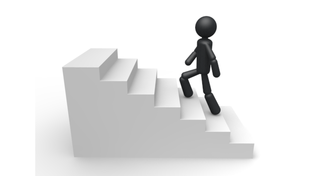 階段をのぼる - シンプル人物イラスト/人クリップアート/アイコン/黒色/ピクトグラム