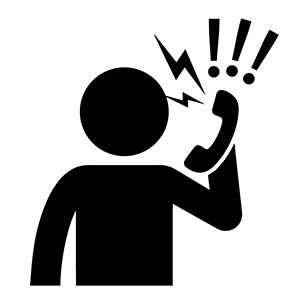 受話器から怒鳴り声や衝撃音が聞こえて驚いている人のシルエット